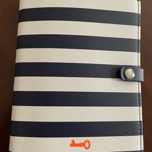 KEEP COLLECTIVE Collection - Picture 6 of 7